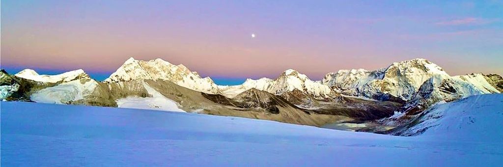 Baruntse, Chonku Chuli / Pyramid Peak and Chamlang from Mingbo La