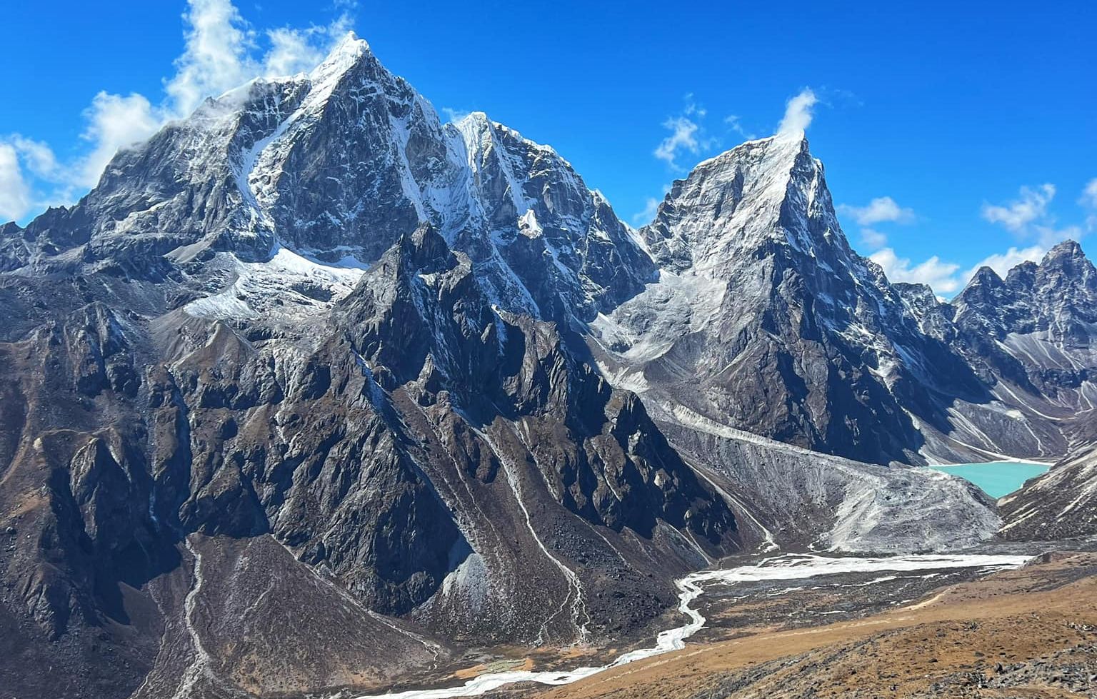 Chola Tsho ( Glacier Lake ), Taboche and Cholatse