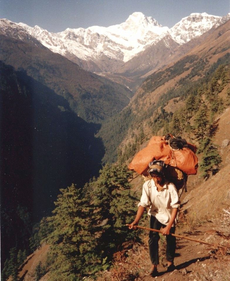 Chuling Valley and Himalchuli on the descent from Rupina La