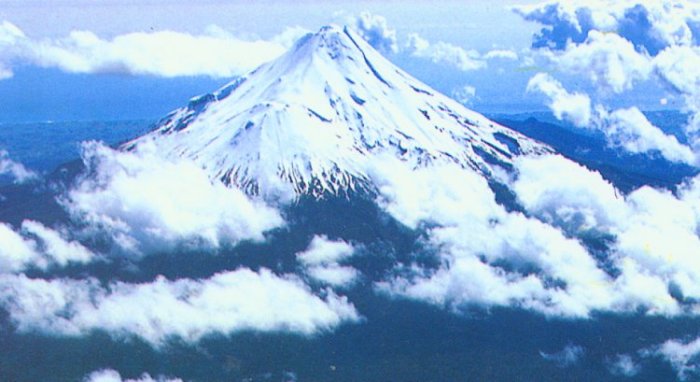 Photographs of snow-covered volcano Mount Egmont ( Taranaki ) in winter