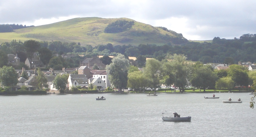 Cockleroy Hill above Linlithgow from the Loch