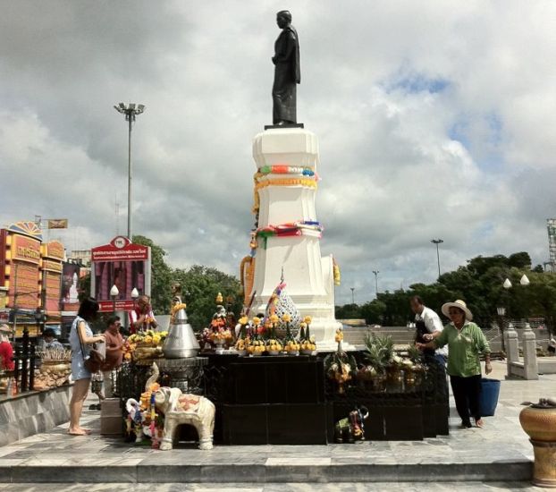 Statue of Thao Suranaree in Nakhon Ratchasima ( Khorat ) in Central Thailand