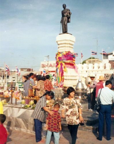 Statue of Thao Suranaree in Nakhon Ratchasima ( Khorat ) in Northern Thailand